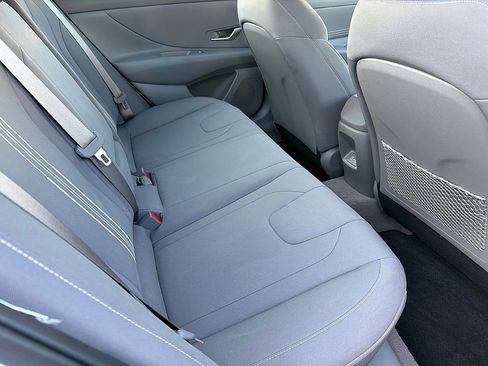 Used 2025 Hyundai Elantra SEL image 21