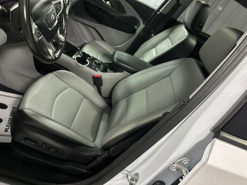 Used 2022 GMC Terrain SLT image 12