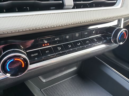 New 2026 Chevrolet Equinox LT w/ Convenience Package II image 23