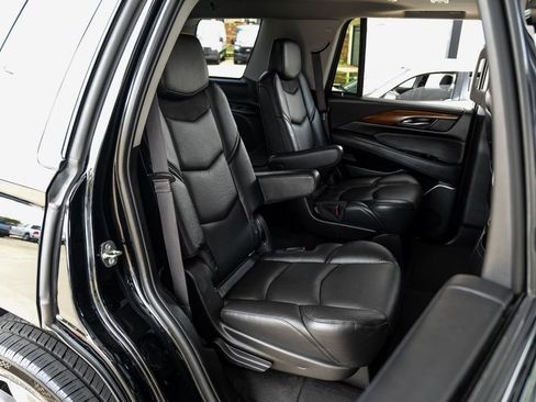 Used 2019 Cadillac Escalade Luxury AWD/4WD image 37