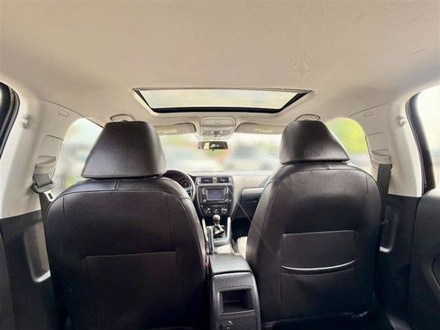 Used 2017 Volkswagen Jetta SE FWD image 32