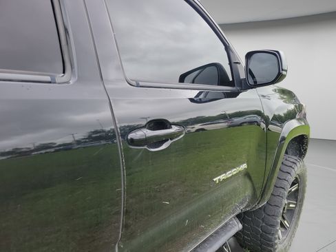 Used 2018 Toyota Tacoma SR5 RWD image 17