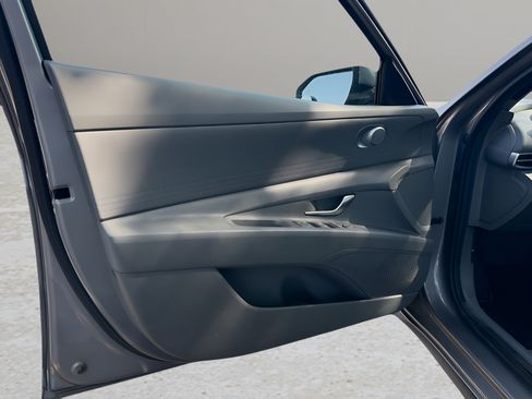 Used 2022 Hyundai Elantra SEL FWD image 18