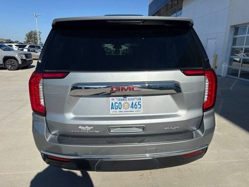 Used 2023 GMC Yukon XL SLT w/ SLT Premium Package AWD/4WD image 4