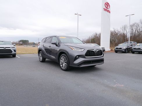 Used 2021 Toyota Highlander Platinum image 10