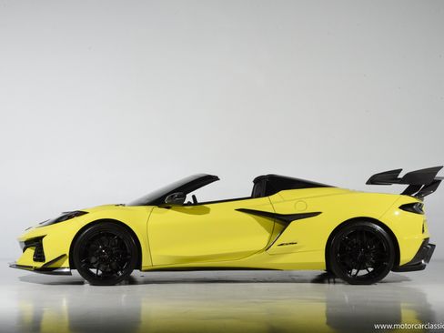 Used 2024 Chevrolet Corvette Z06 RWD image 14