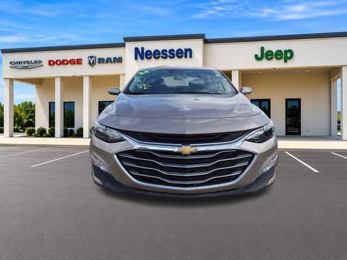 Used 2024 Chevrolet Malibu LT FWD image 2