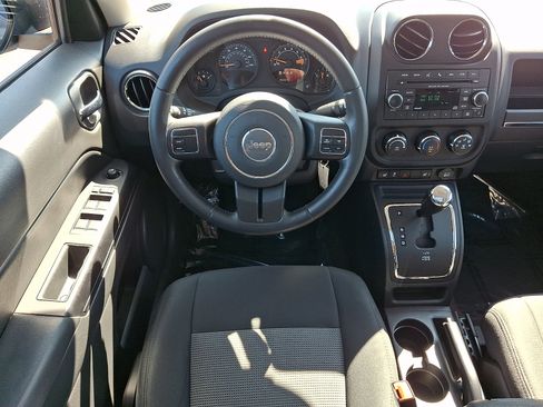 Used 2015 Jeep Patriot Latitude w/ Sun/Sound Group AWD/4WD image 12