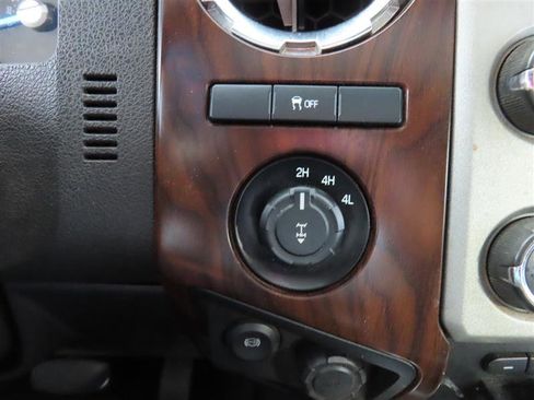 Used 2015 Ford F350 Lariat w/ Lariat Interior Package image 25