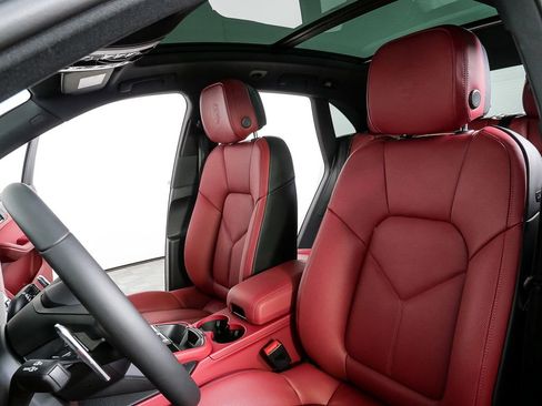 New 2026 Porsche Macan S image 5