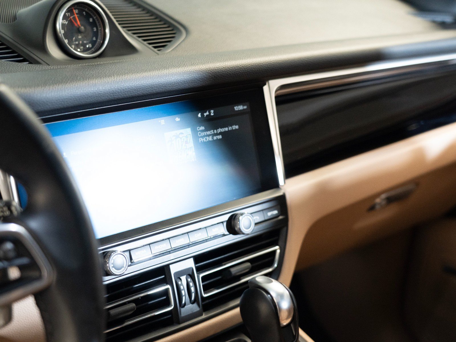 Certified 2020 Porsche Macan AWD/4WD image 21