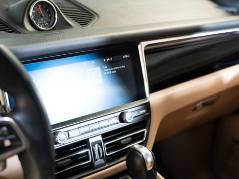 Certified 2020 Porsche Macan AWD/4WD image 21