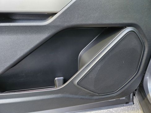 Used 2021 Ford Explorer Limited image 17