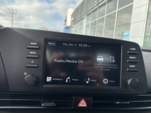 Certified 2025 Hyundai Elantra Sport image 32