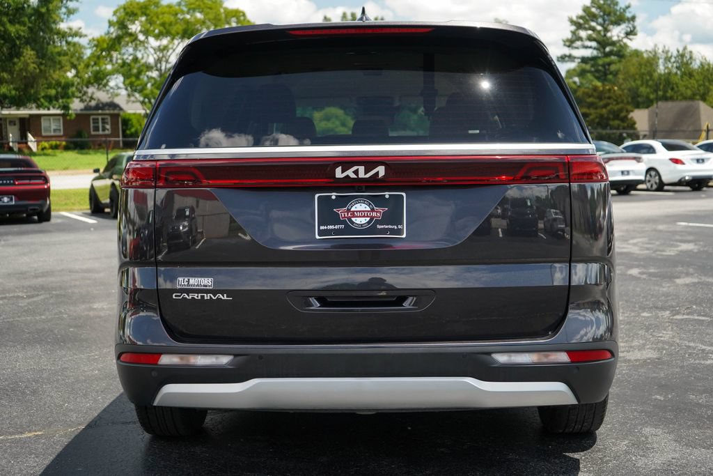 Used 2024 Kia Carnival EX FWD image 20