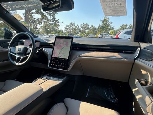 Certified 2025 Volvo EX90 Plus image 14