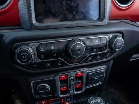 Used 2018 Jeep Wrangler Unlimited Rubicon AWD/4WD image 17