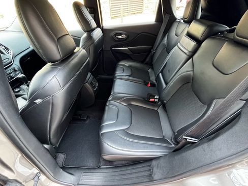 Used 2019 Jeep Cherokee Latitude Plus AWD/4WD image 15