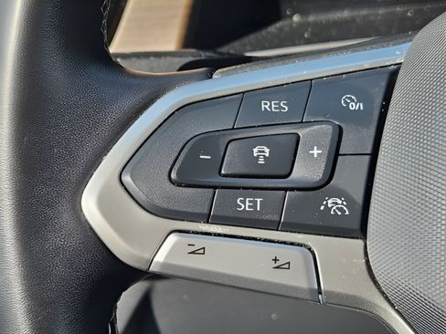 Used 2025 Volkswagen Atlas SE FWD image 24