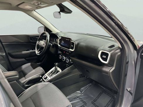 Used 2024 Hyundai Venue Limited FWD image 40