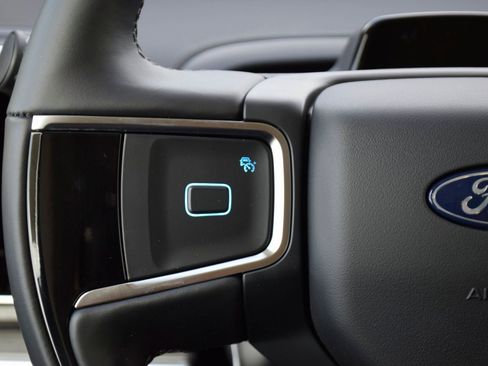 New 2025 Ford Expedition Platinum w/ Driver's Package image 9