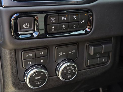 New 2026 GMC Yukon AT4 Ultimate AWD/4WD image 11