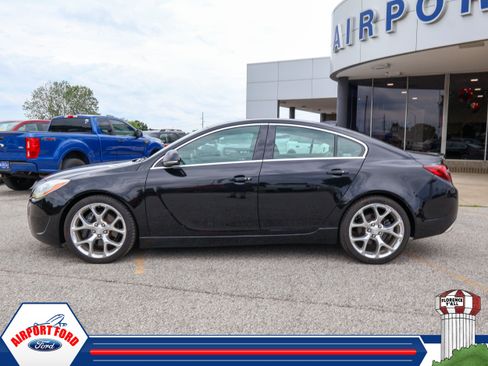 Used 2017 Buick Regal GS w/ Driver Confidence Package #1 AWD/4WD image 2