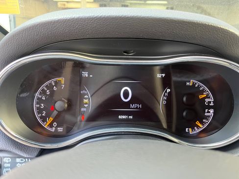 Used 2019 Jeep Grand Cherokee Laredo w/ 18" Wheel & 8.4" Radio Group image 19