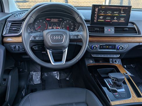 Used 2023 Audi Q5 2.0T Premium w/ Convenience Package image 8