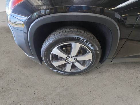 Used 2020 Chevrolet Traverse LT w/ LT Premium Package AWD/4WD image 9