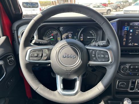 Used 2025 Jeep Wrangler Unlimited Sahara AWD/4WD image 12