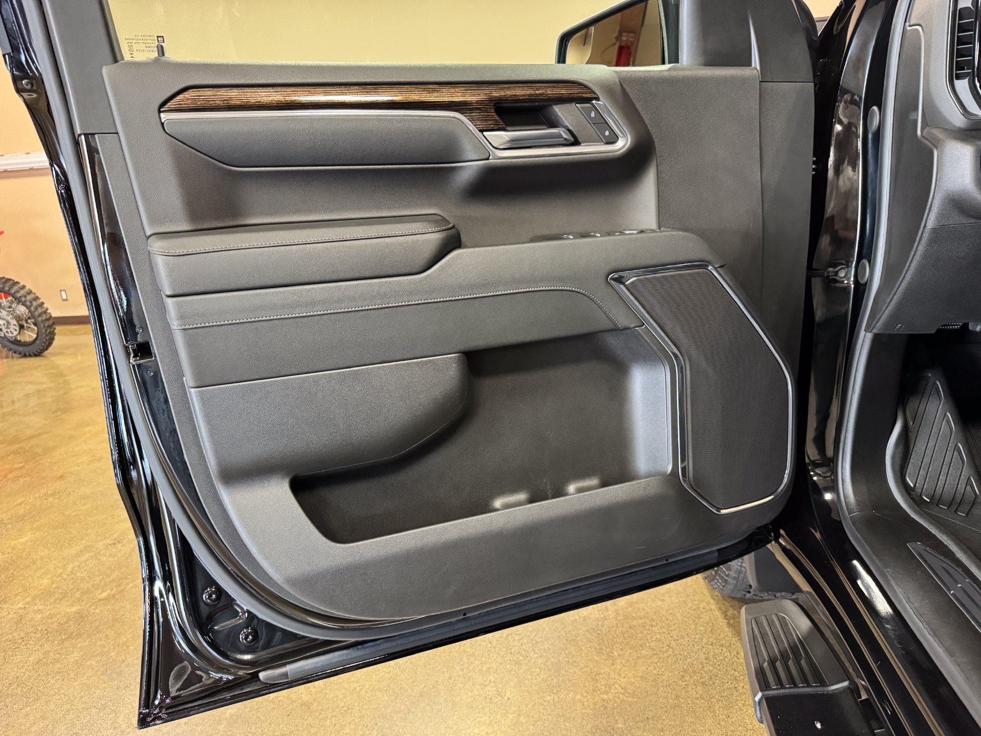 Used 2024 GMC Sierra 1500 Elevation w/ LPO, Elevation Black Package AWD/4WD image 37