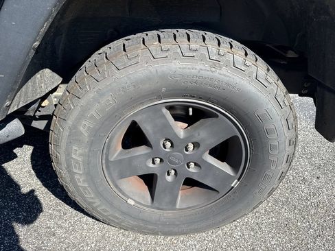 Used 2016 Jeep Wrangler Sport AWD/4WD image 12