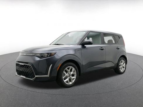 Used 2025 Kia Soul LX w/ LX Technology Package FWD image 3