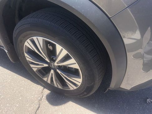 Used 2023 Nissan Rogue SV image 15