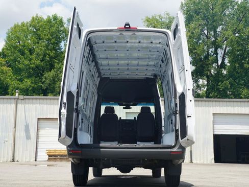 Used 2025 Mercedes-Benz Sprinter 2500 image 36