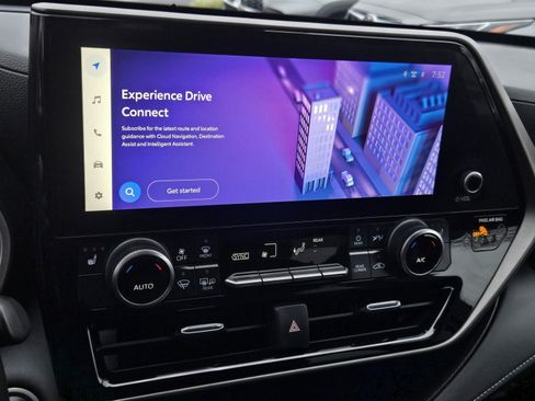 Certified 2024 Toyota Highlander XLE image 15