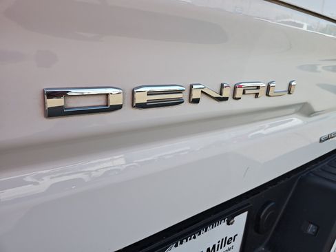 Used 2023 GMC Sierra 1500 Denali w/ Technology Package AWD/4WD image 16