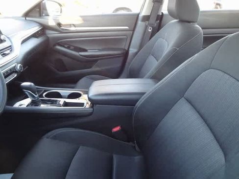 Used 2023 Nissan Altima 2.5 SV image 10