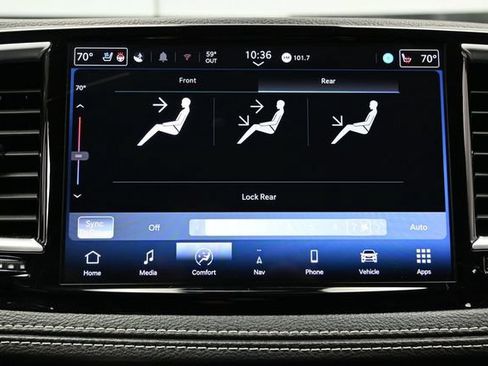 Certified 2024 Chrysler Pacifica Limited FWD image 38