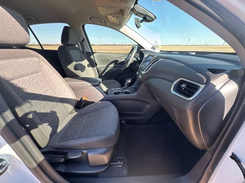 Used 2023 Chevrolet Equinox LT w/ Driver Convenience Package image 18