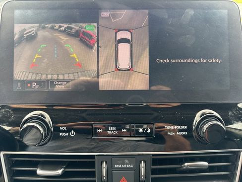 Used 2021 Nissan Armada SL w/ Captain's Chairs Package image 46