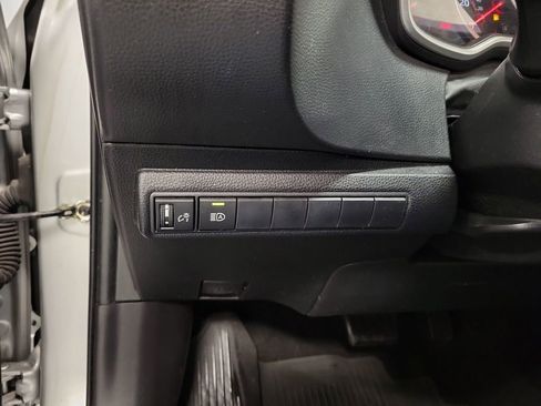 Used 2022 Toyota Corolla SE w/ SE Preferred Package FWD image 21