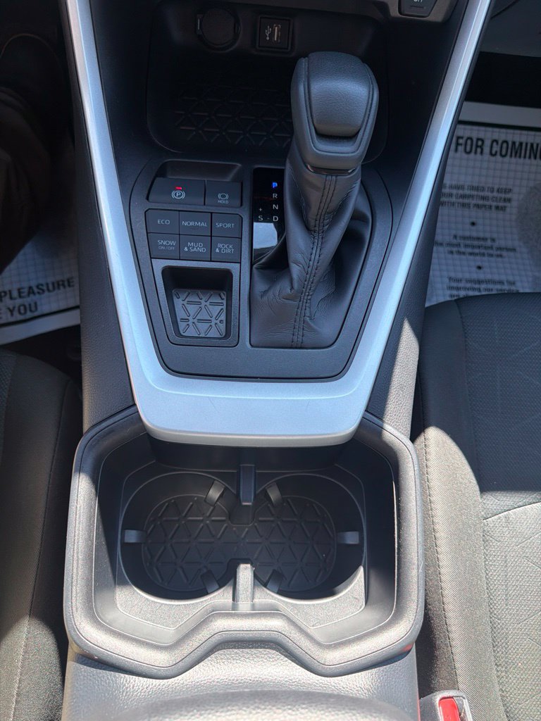 Used 2025 Toyota RAV4 XLE AWD/4WD image 33