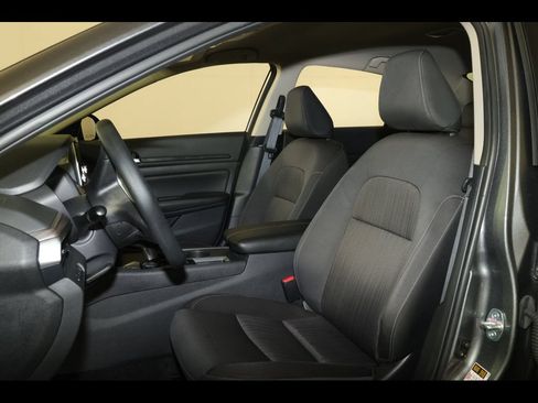 Used 2025 Nissan Altima 2.5 SV FWD image 21