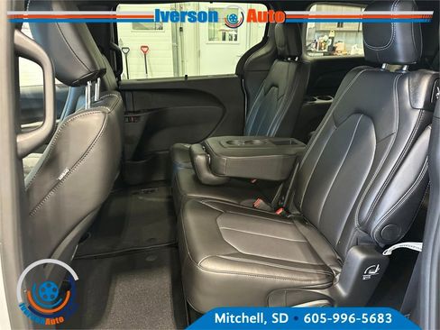 New 2026 Chrysler Pacifica Select image 26
