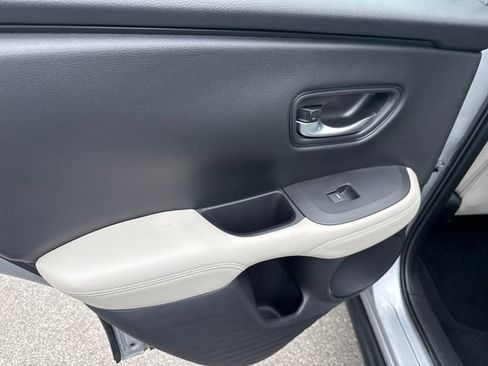 Used 2023 Honda HR-V LX image 16