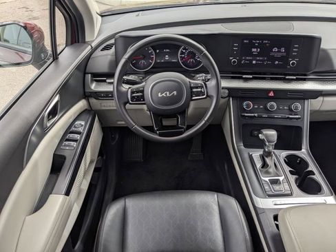 Used 2024 Kia Carnival LX FWD image 19