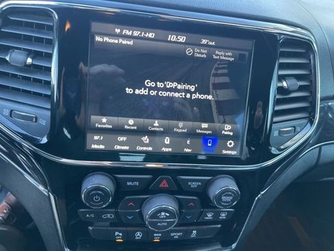 Used 2020 Jeep Grand Cherokee Overland AWD/4WD image 10