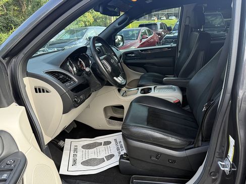 Used 2018 Dodge Grand Caravan SXT FWD image 9